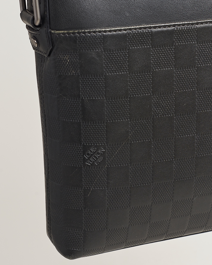 Hombres | Louis Vuitton Pre-Owned Damier Infini Pochette District Shoulder Bag | Louis Vuitton Pre-Owned | Damier Infini Pochette District Shoulder Bag