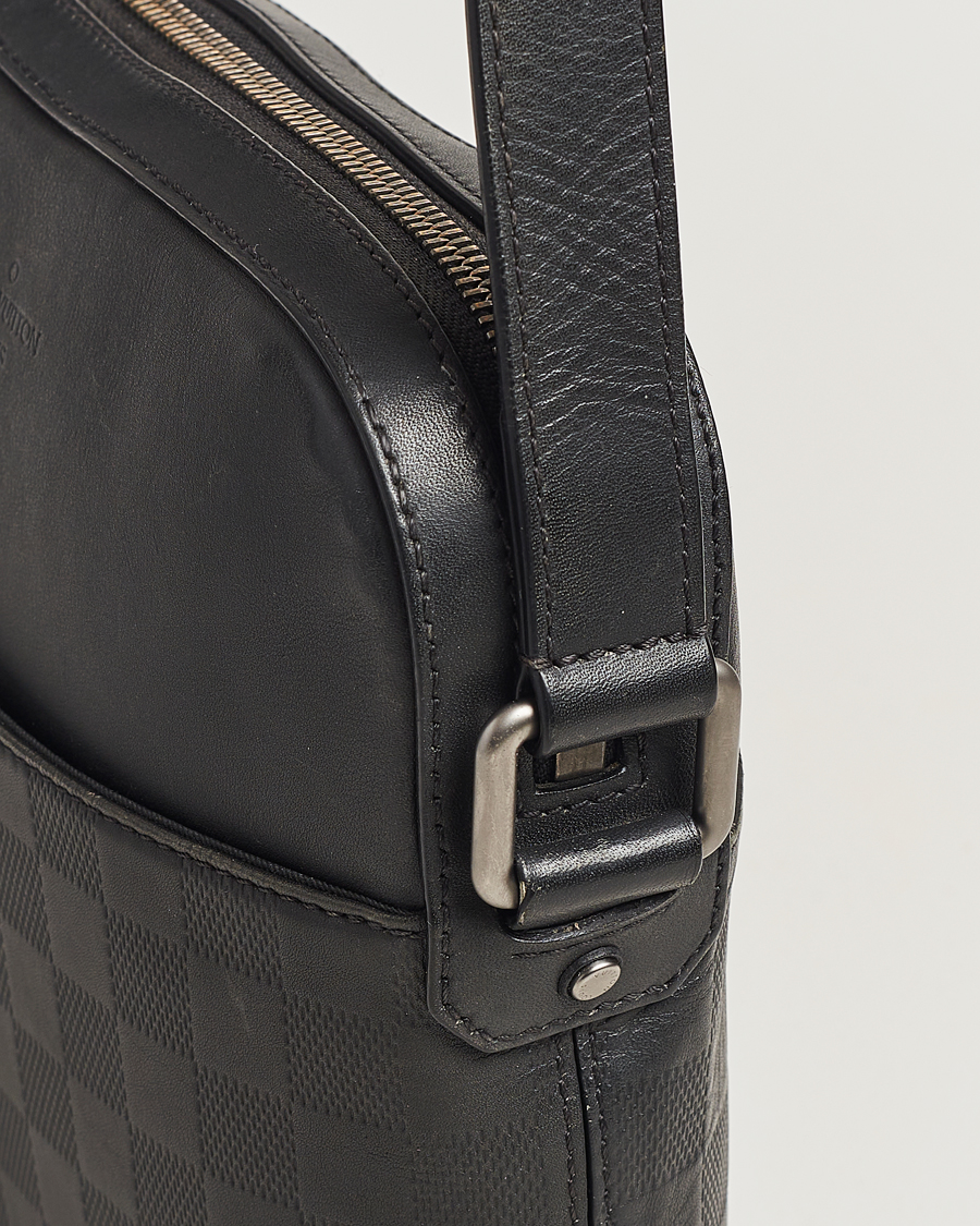 Hombres | Louis Vuitton Pre-Owned Damier Infini Pochette District Shoulder Bag | Louis Vuitton Pre-Owned | Damier Infini Pochette District Shoulder Bag