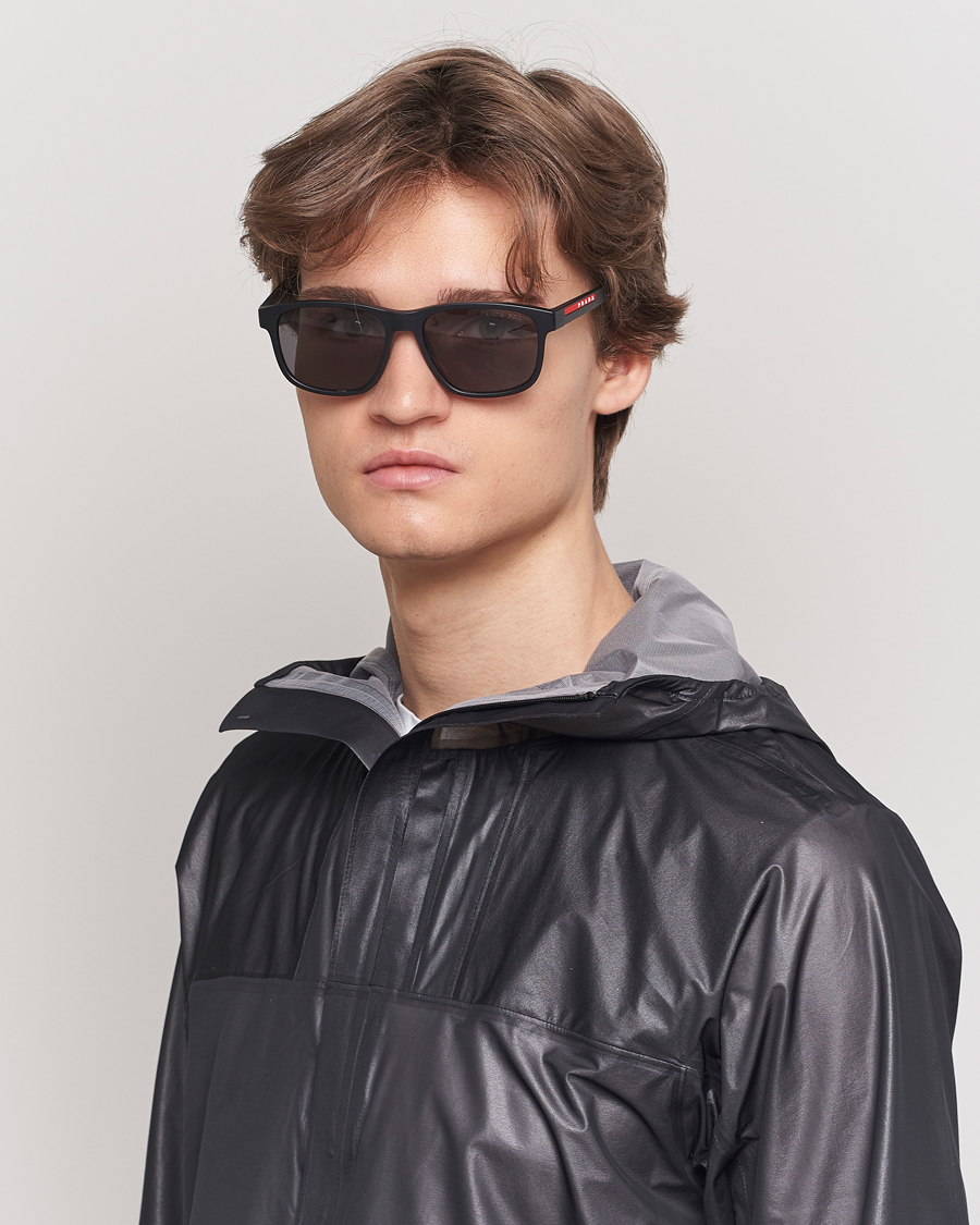 Hombres | Prada | Prada Linea Rossa | 0PS 06YS Polarized Sunglasses Black