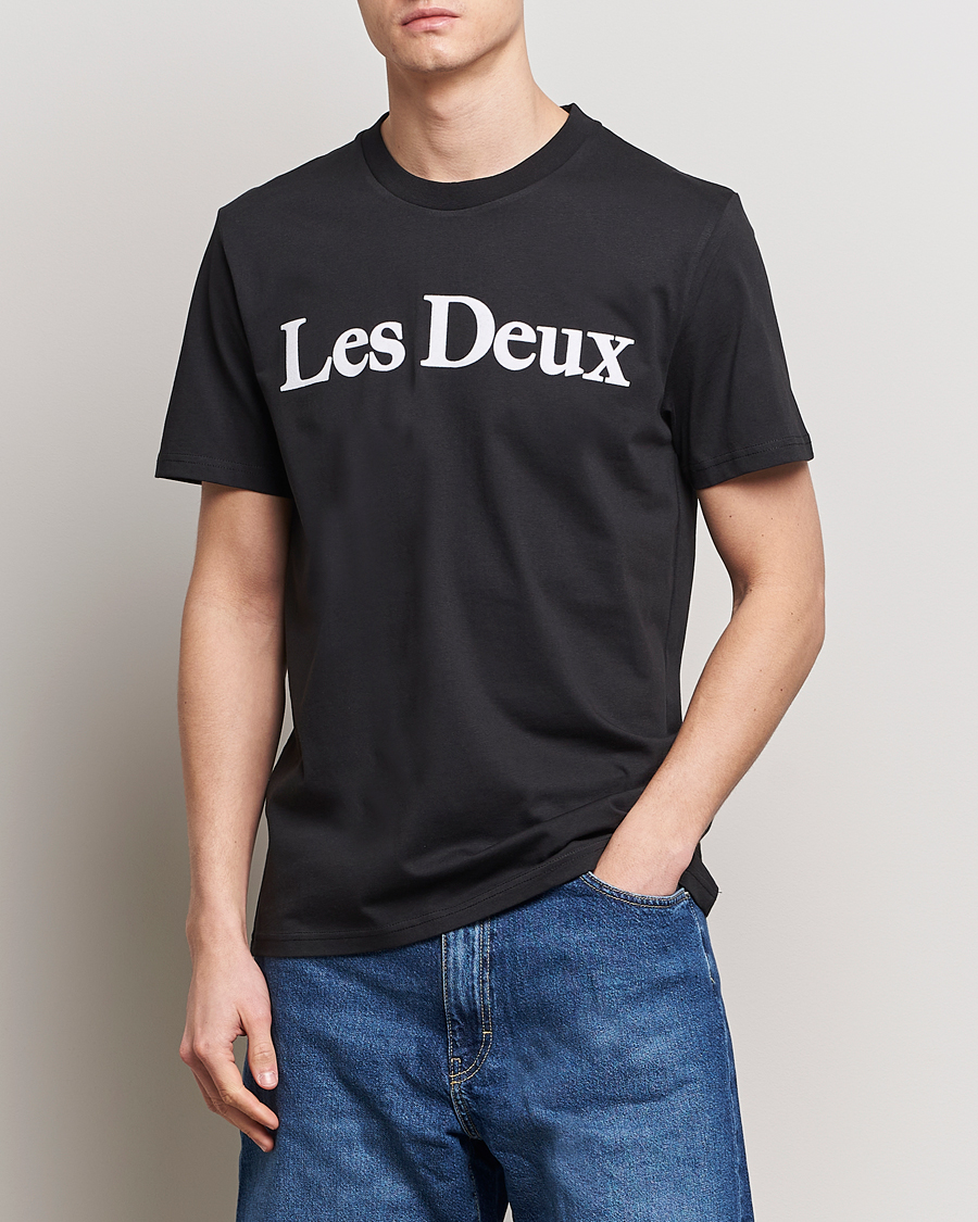 Hombres | Nuevas imágenes de productos | LES DEUX | Charles Logo T-Shirt Black