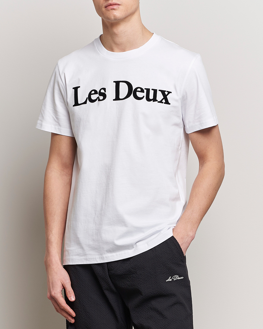 Hombres | Camisetas | LES DEUX | Charles Logo T-Shirt Wihte
