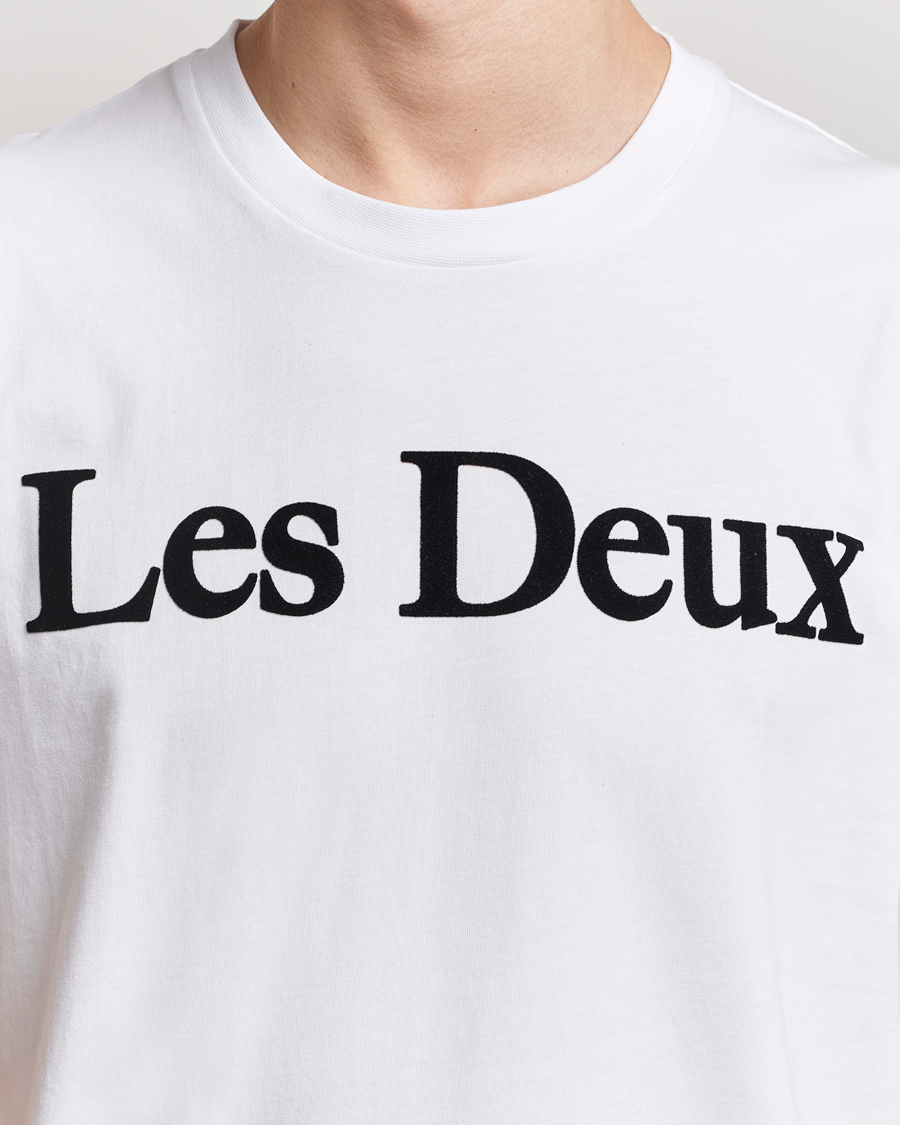 Hombres | Camisetas | LES DEUX | Charles Logo T-Shirt Wihte