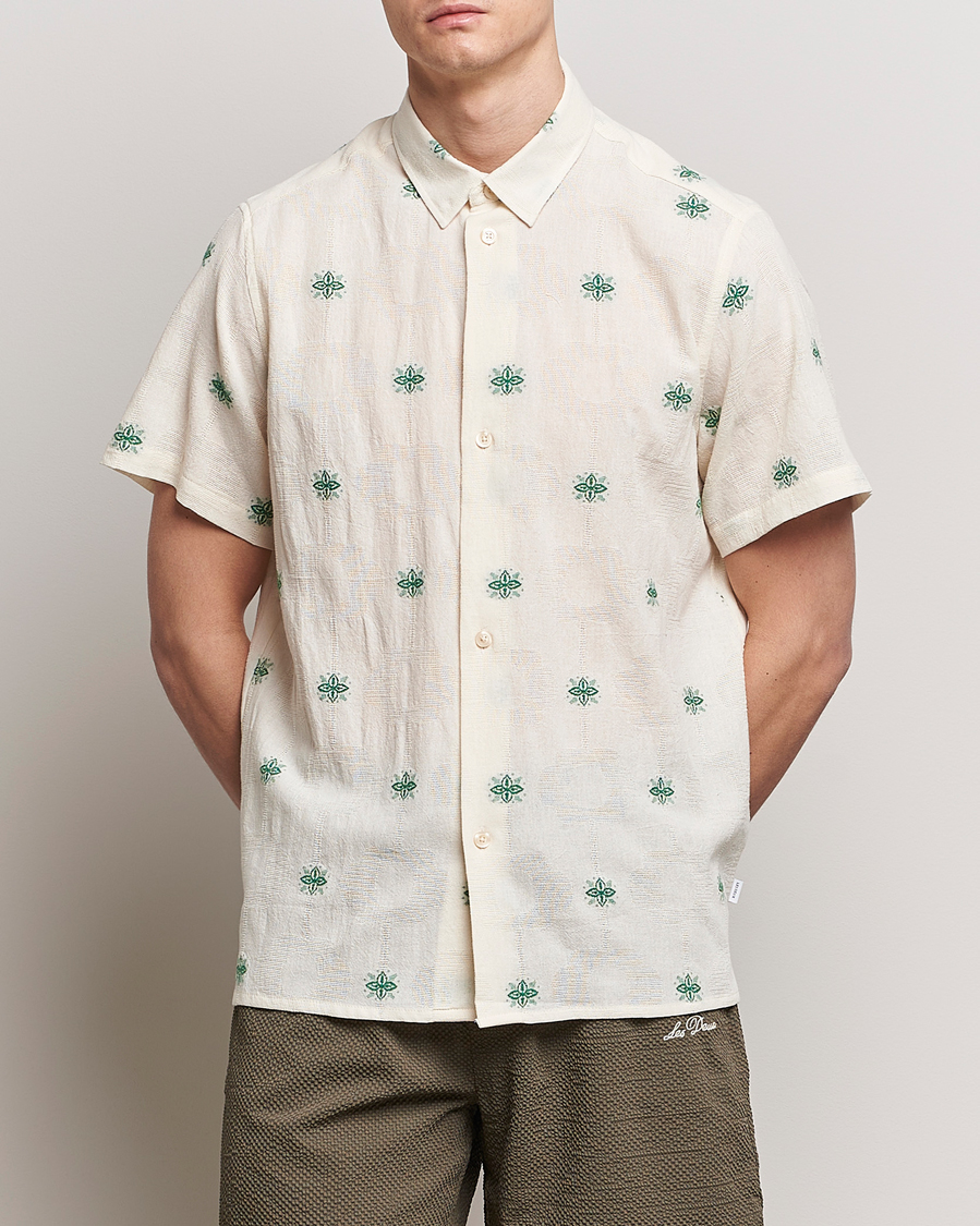 Herr | Nya varumärken | LES DEUX | Ira Short Sleeve Embroidery Cotton Shirt Ivory