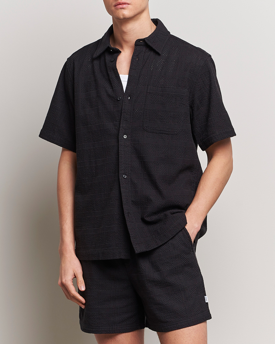 Hombres | Camisas | LES DEUX | Charlie Short Sleeve Knitted Shirt Black
