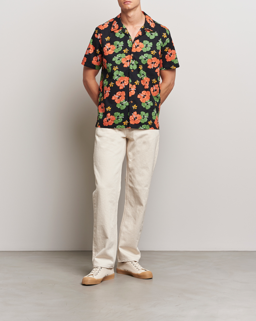 Hombres | Camisas | Nudie Jeans | Arvid Flower Hawaii Shirt Black