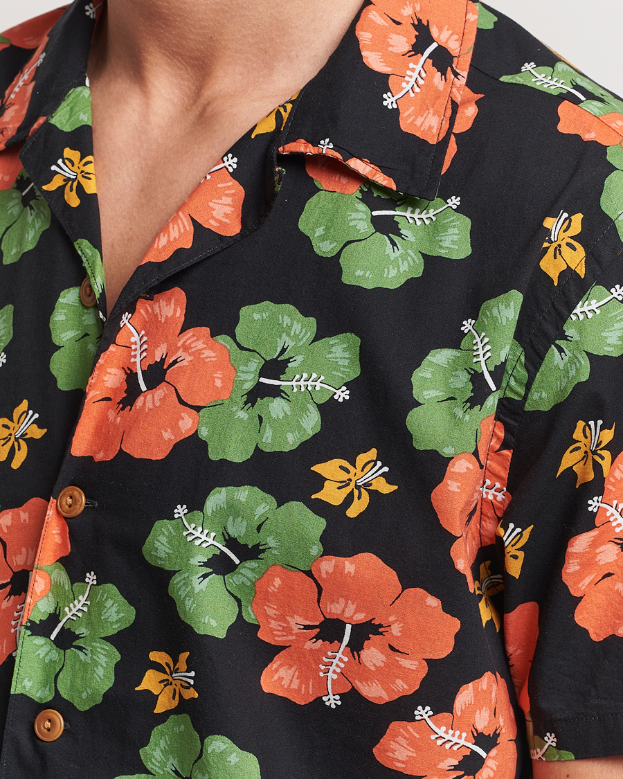 Hombres | Camisas | Nudie Jeans | Arvid Flower Hawaii Shirt Black