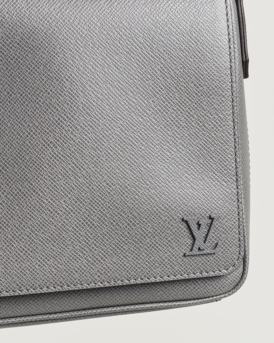 Hombres | Louis Vuitton Pre-Owned District PM Taiga Messenger Grey | Louis Vuitton Pre-Owned | District PM Taiga Messenger Grey