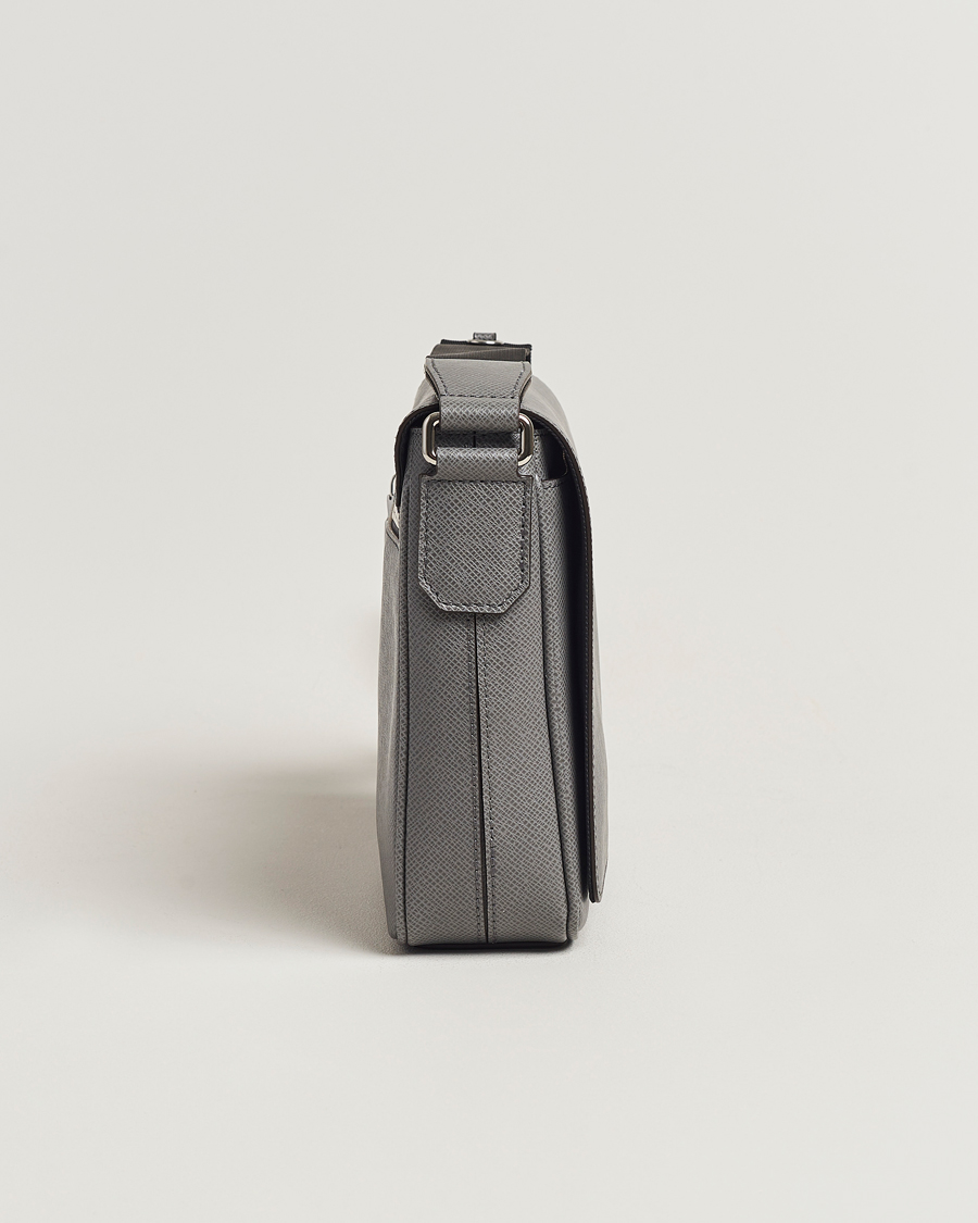 Hombres | Louis Vuitton Pre-Owned District PM Taiga Messenger Grey | Louis Vuitton Pre-Owned | District PM Taiga Messenger Grey