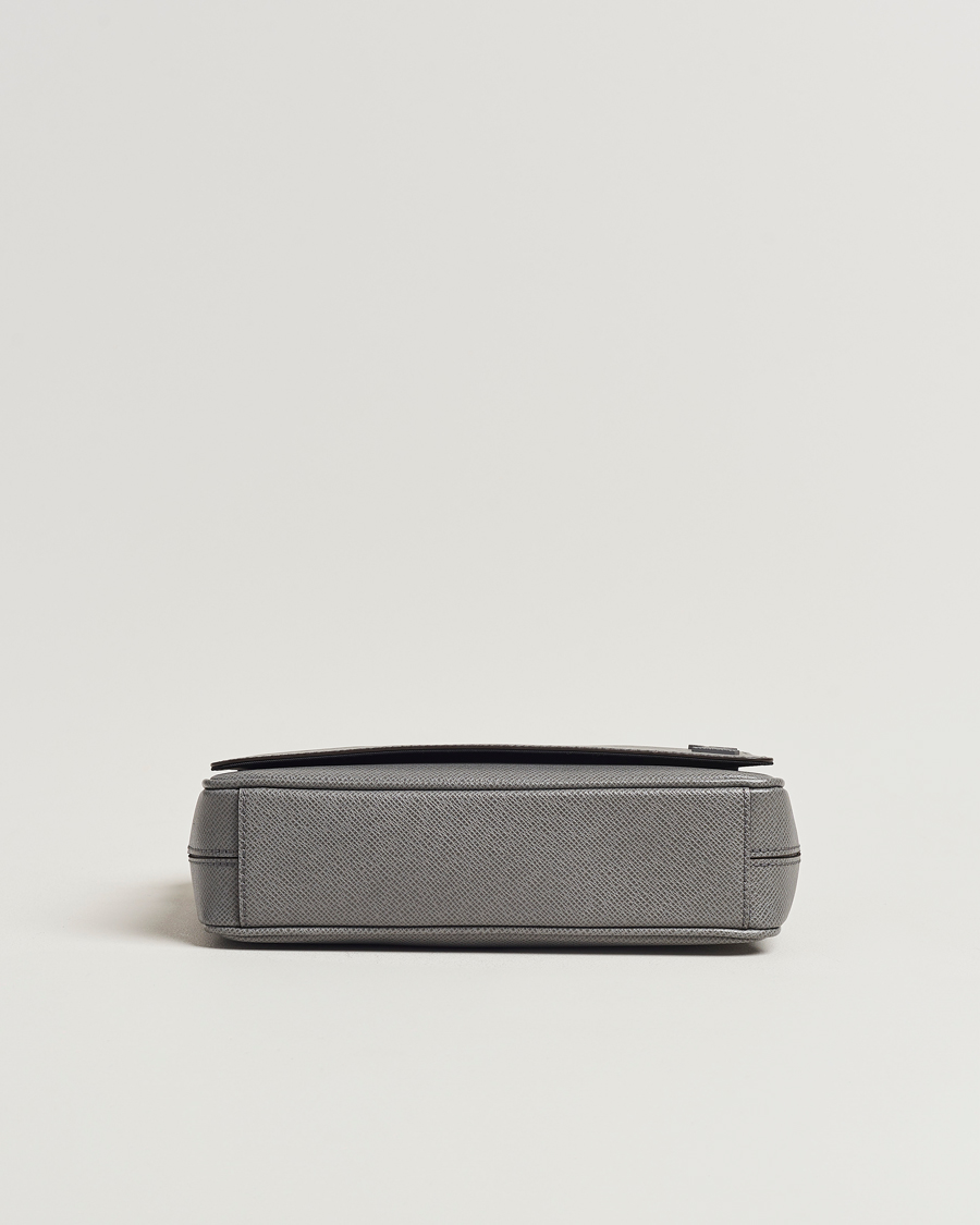 Hombres | Louis Vuitton Pre-Owned District PM Taiga Messenger Grey | Louis Vuitton Pre-Owned | District PM Taiga Messenger Grey