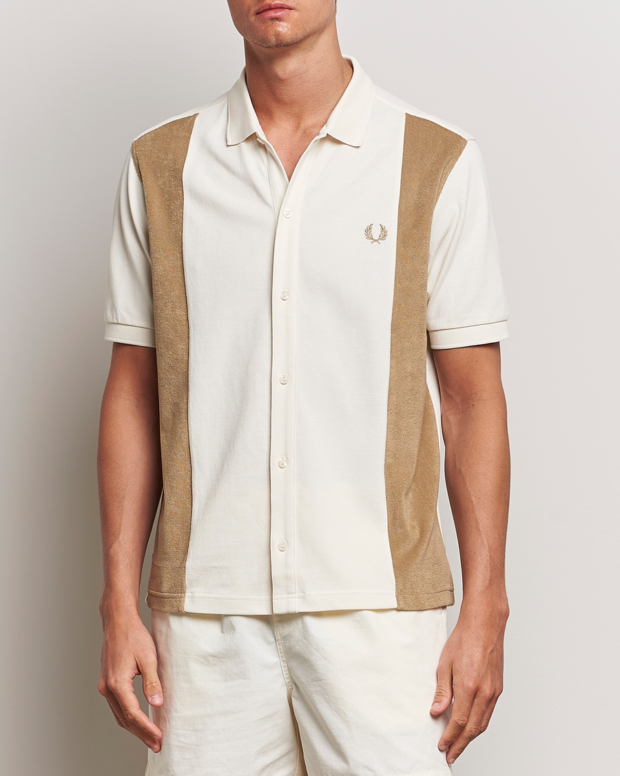 Hombres |  | Fred Perry | Towelling Panel Polo Short Sleeve Shirt Ecru