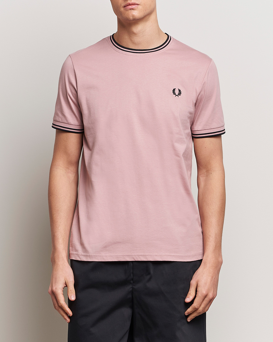 Herr | T-Shirts | Fred Perry | Twin Tipped T-Shirt Dusty Rose Pink