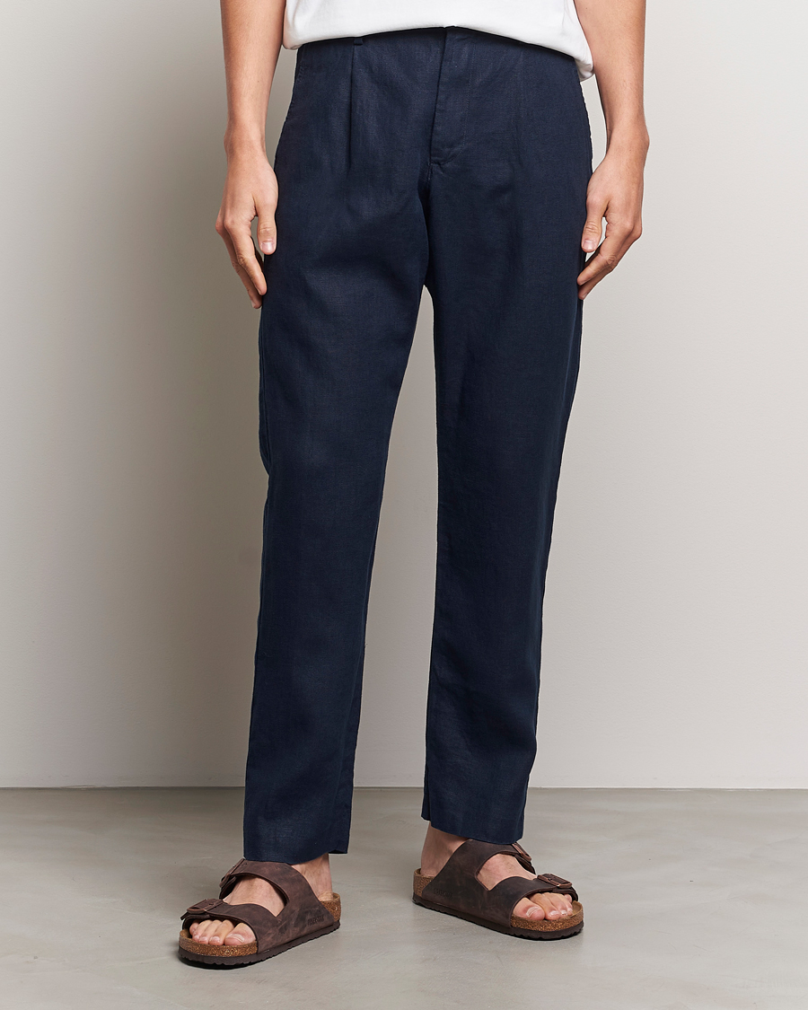 Hombres | Pantalones de lino | NN07 | Bill Pleated Linen Trousers Navy Blue