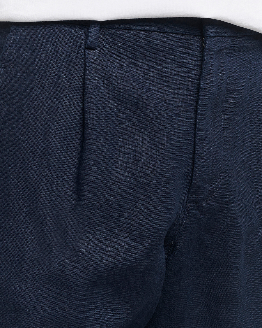 Hombres | Pantalones | NN07 | Bill Pleated Linen Trousers Navy Blue