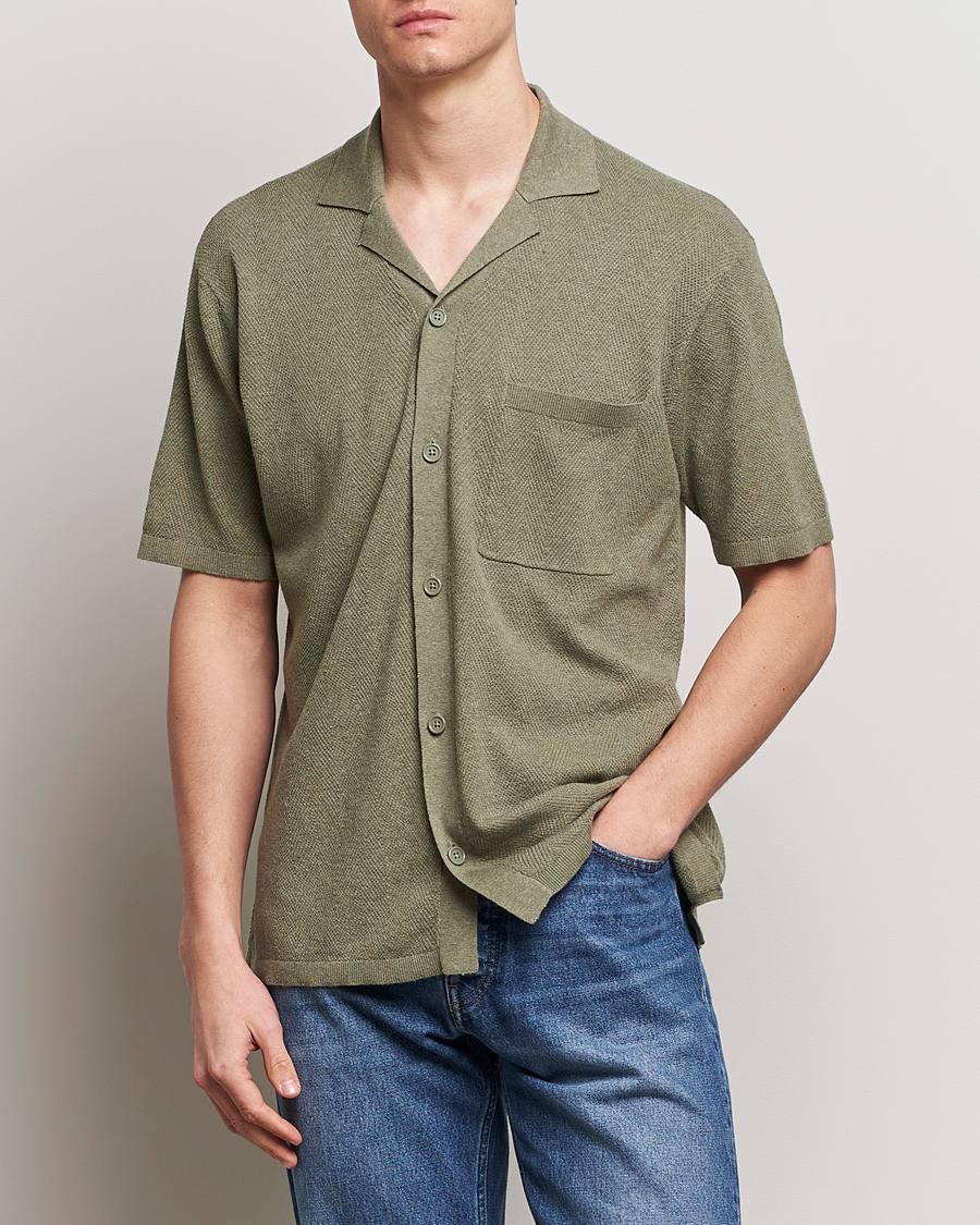 Hombres | Camisas de manga corta | A Day\'s March | Yamu Knitted Herringbone Shirt Olive