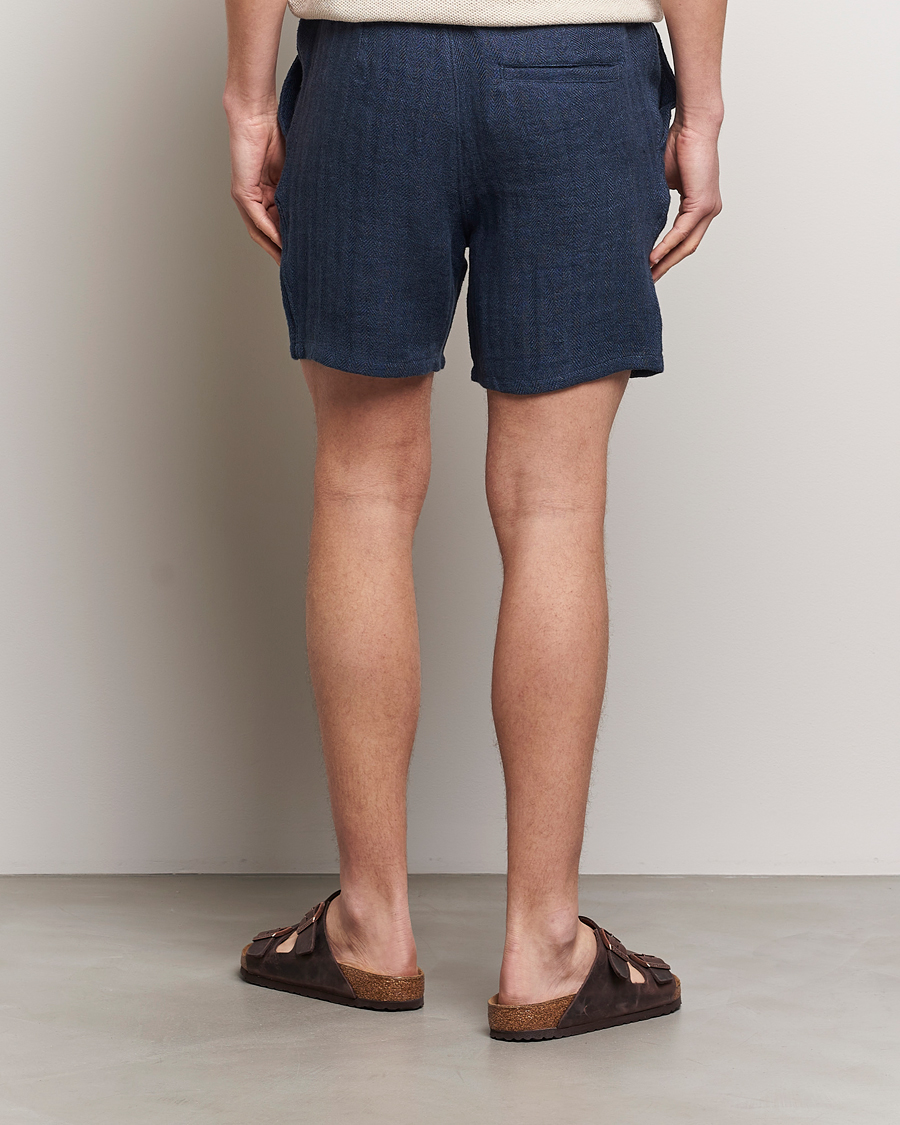 Hombres | Pantalones cortos | A Day's March | Ipu Herringbone Linen Drawstring Shorts Indigo Blue