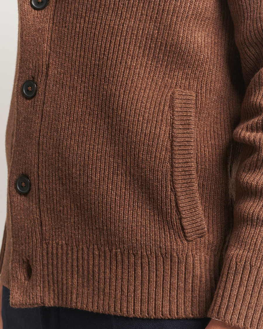 Hombres | Jerséis y prendas de punto | Charles Tyrwhitt | Chunky Merino Shawl Neck Cardigan Toffee