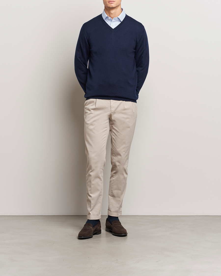 Hombres | Jerséis y prendas de punto | Charles Tyrwhitt | Pure Merino V-Neck Jumper Navy
