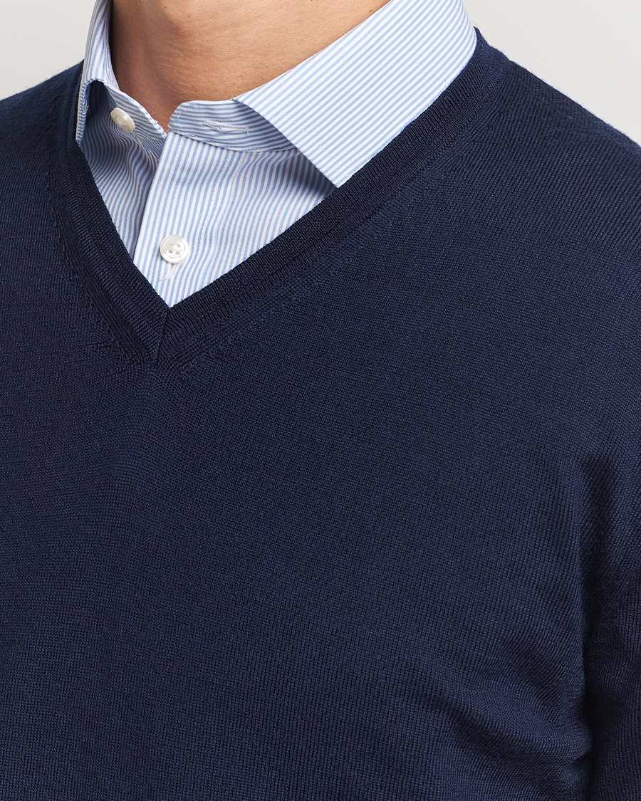 Hombres | Jerséis y prendas de punto | Charles Tyrwhitt | Pure Merino V-Neck Jumper Navy