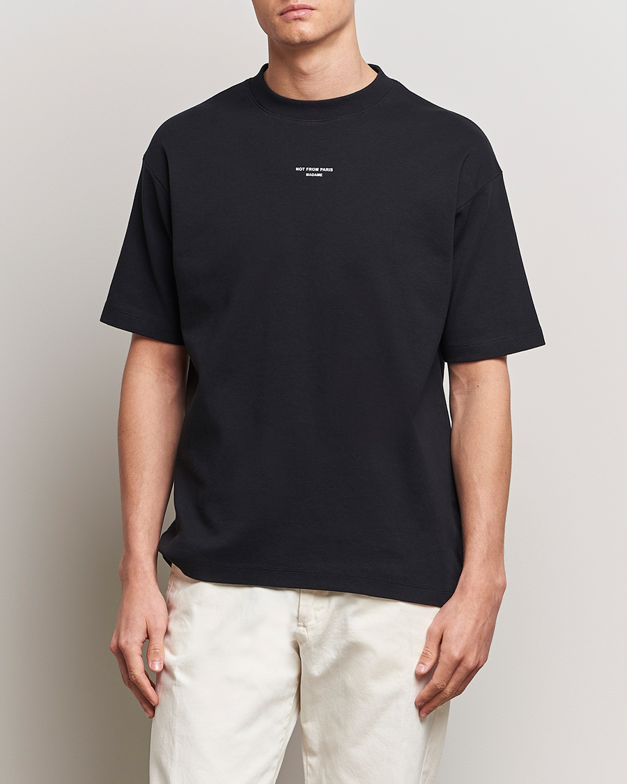 Hombres | Nuevas imágenes de productos | Drôle de Monsieur | Classic Slogan T-Shirt Black