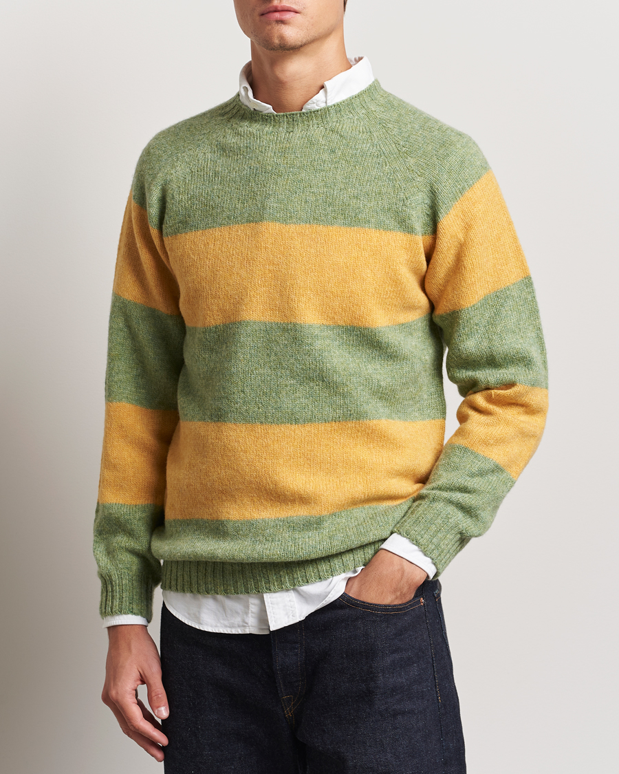 Hombres | Jerséis y prendas de punto | Harley Of Scotland | Block Stripe Lambswool Crewneck Yellow/Green
