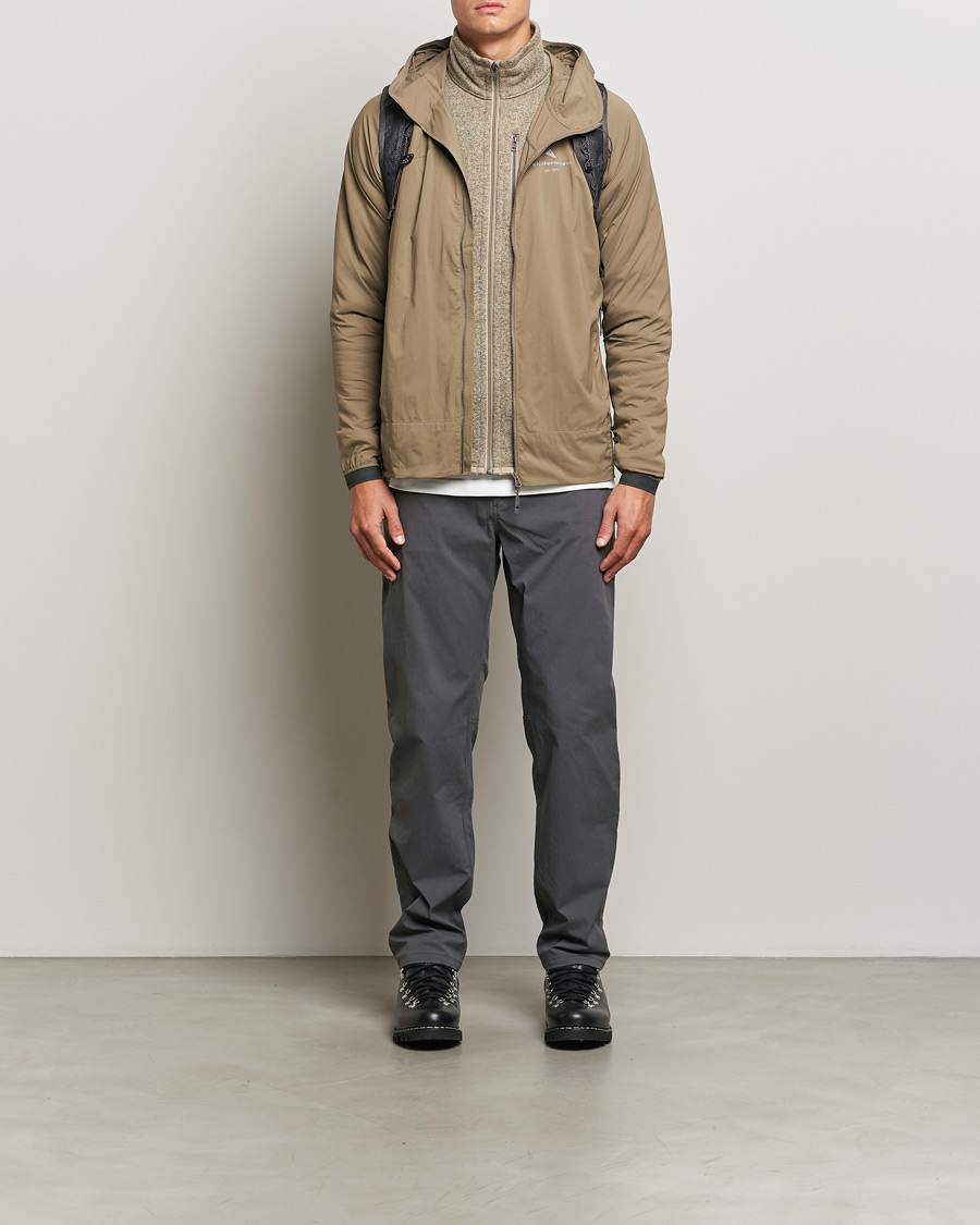 Hombres | Abrigos y chaquetas | Klättermusen | 74 Levitend Active Hooded Jacket Dark Khaki