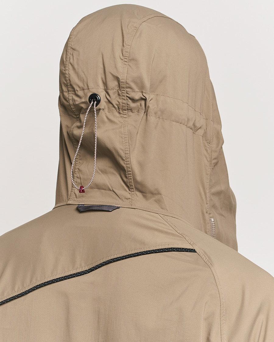 Hombres | Abrigos y chaquetas | Klättermusen | 74 Levitend Active Hooded Jacket Dark Khaki