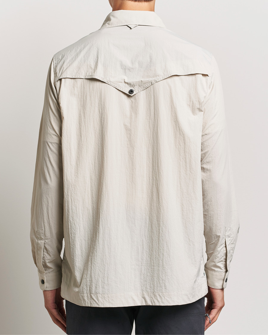 Hombres | Camisas | Klättermusen | Syn Lightweight Ripstop Shirt Silver Creme