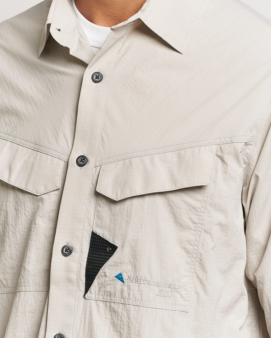 Hombres | Camisas | Klättermusen | Syn Lightweight Ripstop Shirt Silver Creme