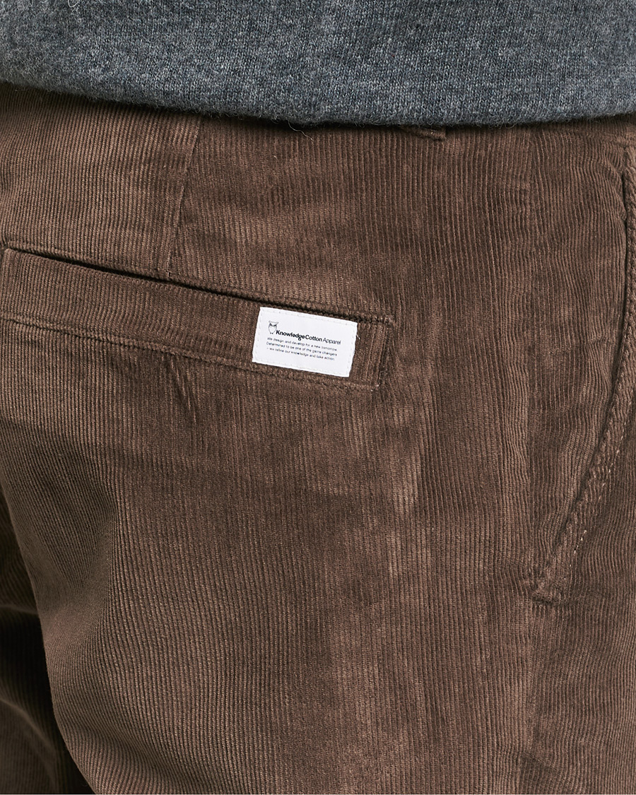 Hombres | Pantalones | KnowledgeCotton Apparel | Chuck Regular Cord Trousers Chocolate