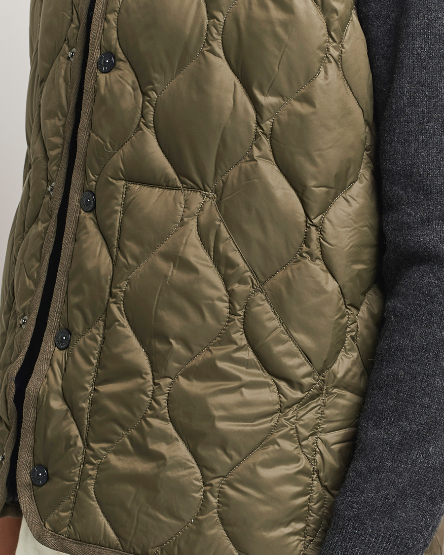 Hombres | Abrigos y chaquetas | TAION | Military Crew Neck Down Vest Dark Olive