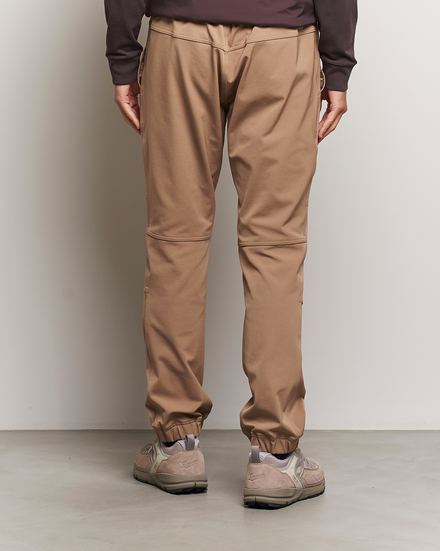 Hombres | Pantalones | Moncler Grenoble | Belted Tech Pants Beige