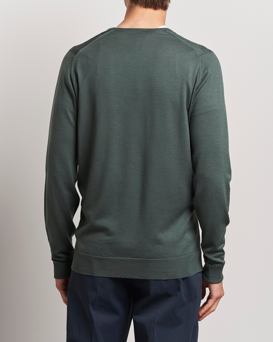 Hombres | Jerséis y prendas de punto | John Smedley | Bobby Extra Fine Merino V-Neck Pullover Dark Green