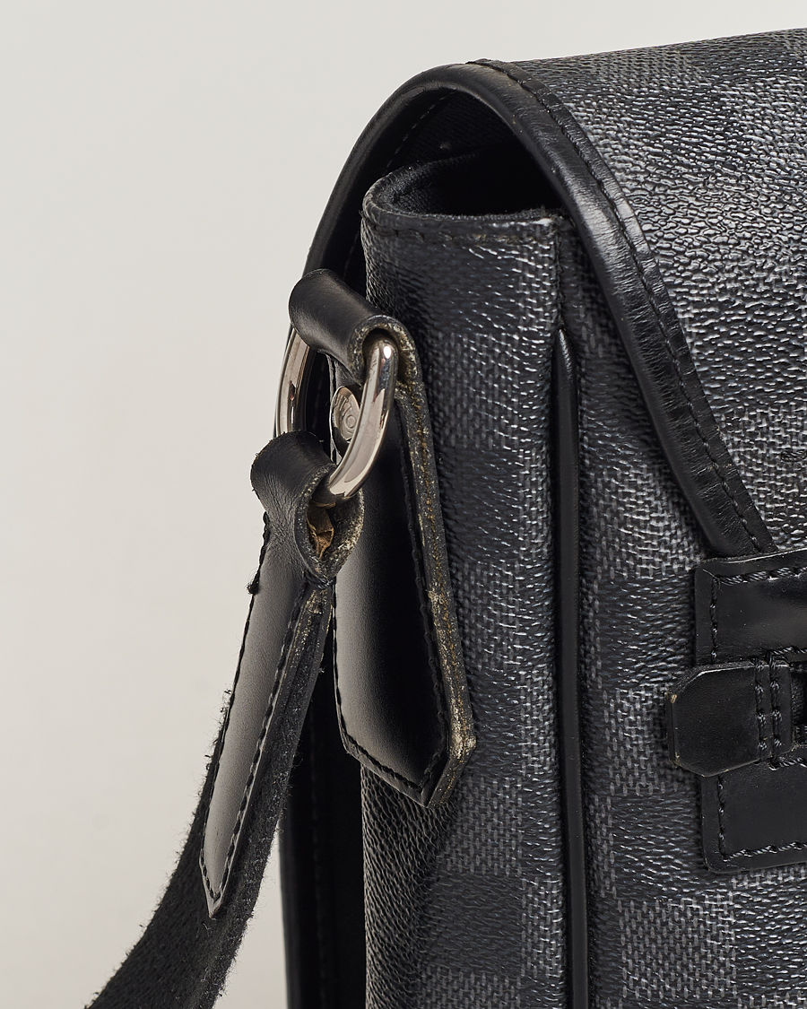 Hombres | Louis Vuitton Pre-Owned Daniel MM Shoulder Bag Damier Graphite | Louis Vuitton Pre-Owned | Daniel MM Shoulder Bag Damier Graphite