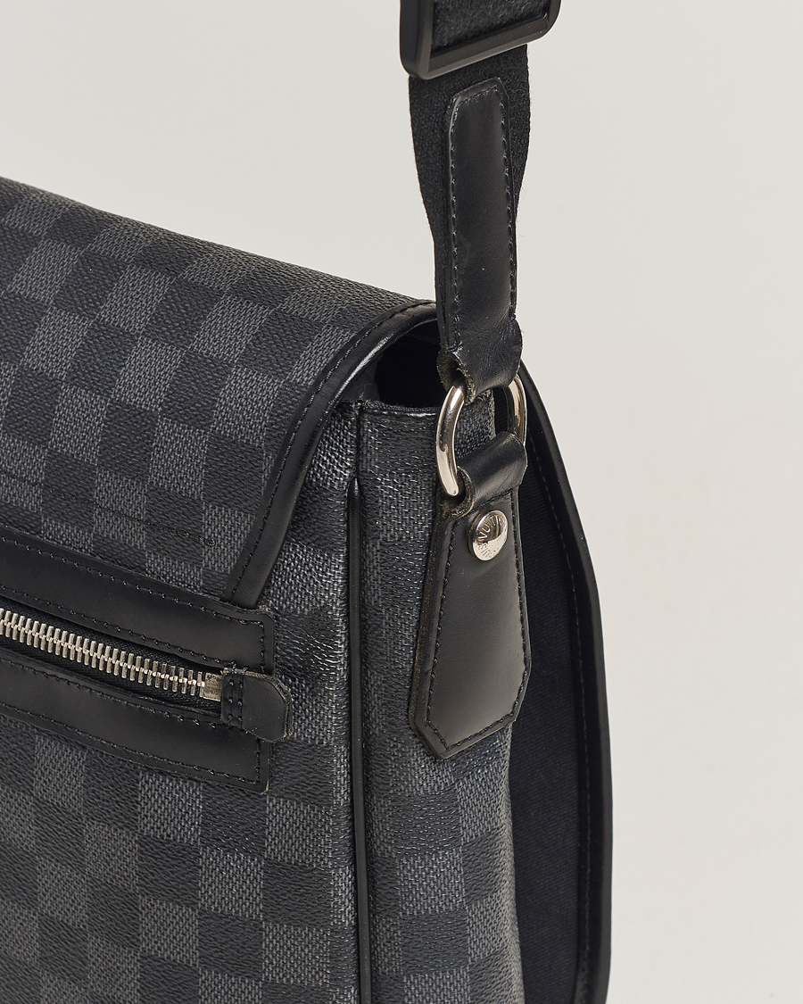 Hombres | Louis Vuitton Pre-Owned Daniel MM Shoulder Bag Damier Graphite | Louis Vuitton Pre-Owned | Daniel MM Shoulder Bag Damier Graphite