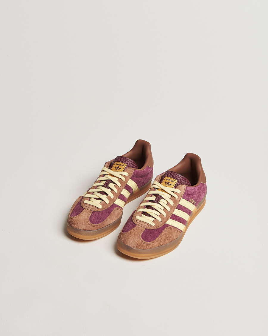Hombres | adidas Originals Gazelle Indoor Two Tone Sneaker Burgundy | adidas Originals | Gazelle Indoor Two Tone Sneaker Burgundy