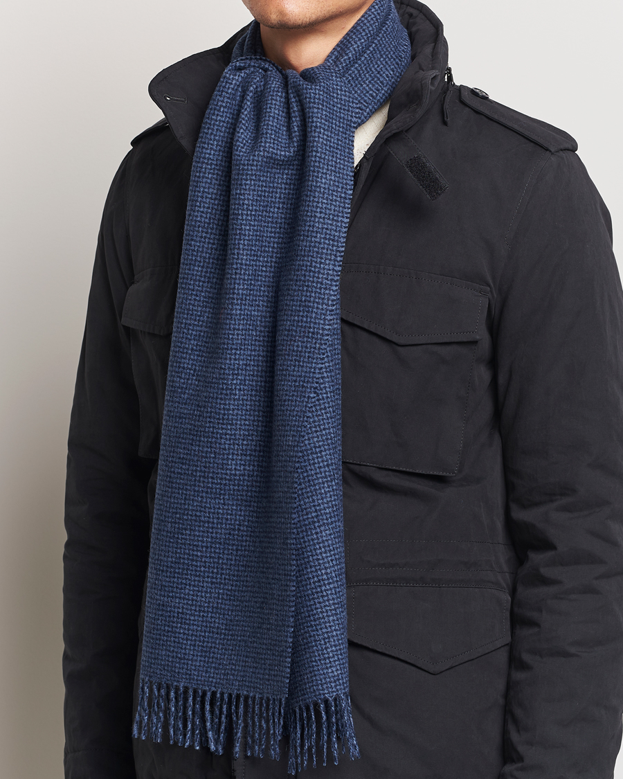 Hombres | Amanda Christensen Merino Wool Dogtooth Scarf Navy | Amanda Christensen | Merino Wool Dogtooth Scarf Navy