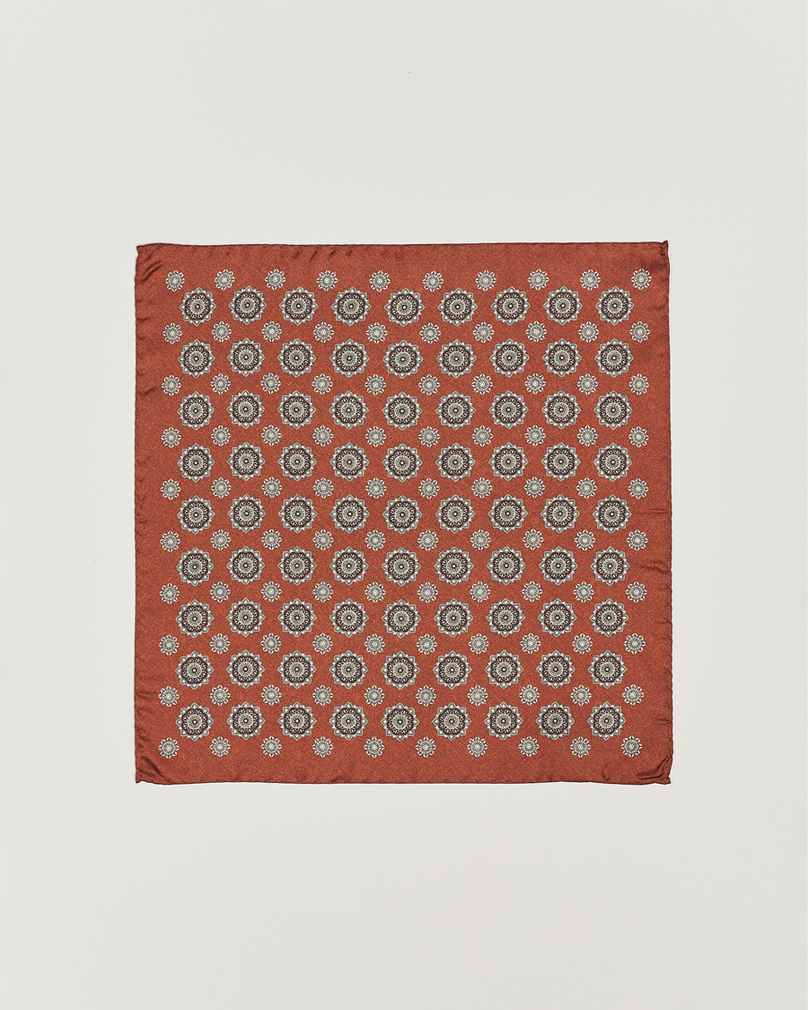 Hombres | Amanda Christensen Silk Twill Printed Flower Pocket Square Rost | Amanda Christensen | Silk Twill Printed Flower Pocket Square Rost