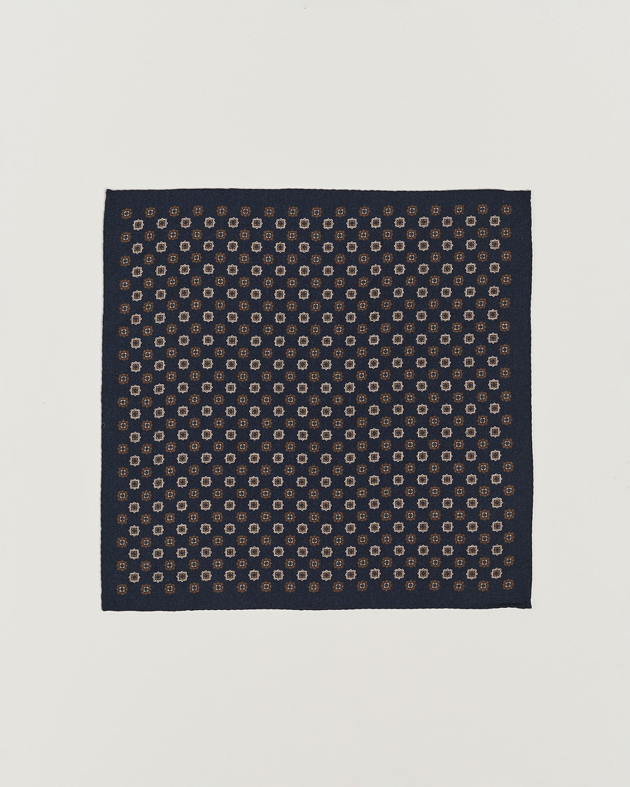 Hombres | Amanda Christensen Wool Flannel Printed Flower Pocket Square Navy | Amanda Christensen | Wool Flannel Printed Flower Pocket Square Navy