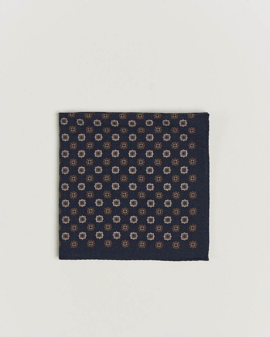 Hombres | Amanda Christensen Wool Flannel Printed Flower Pocket Square Navy | Amanda Christensen | Wool Flannel Printed Flower Pocket Square Navy
