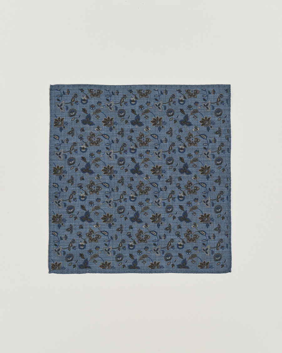 Hombres | Amanda Christensen Wool Flannel Printed Flower Pocket Square Blue | Amanda Christensen | Wool Flannel Printed Flower Pocket Square Blue