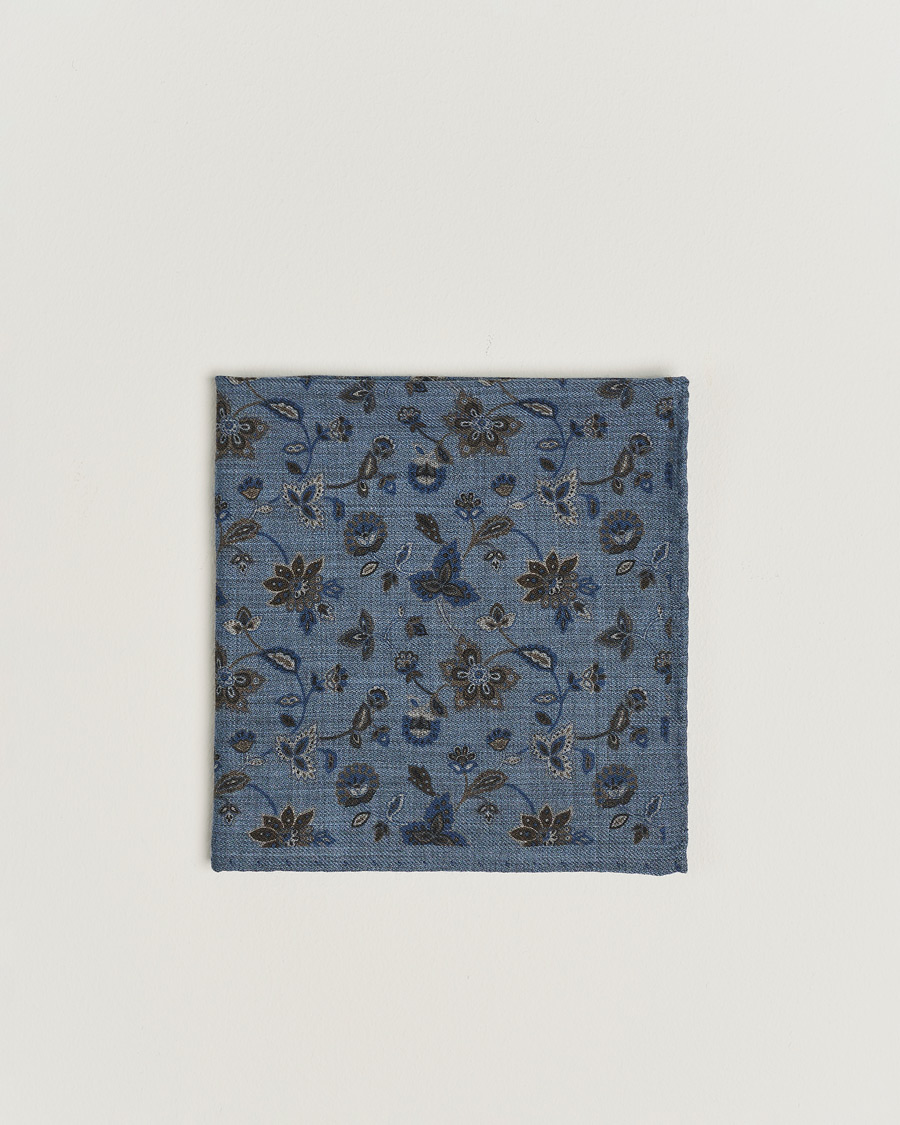 Hombres | Amanda Christensen Wool Flannel Printed Flower Pocket Square Blue | Amanda Christensen | Wool Flannel Printed Flower Pocket Square Blue