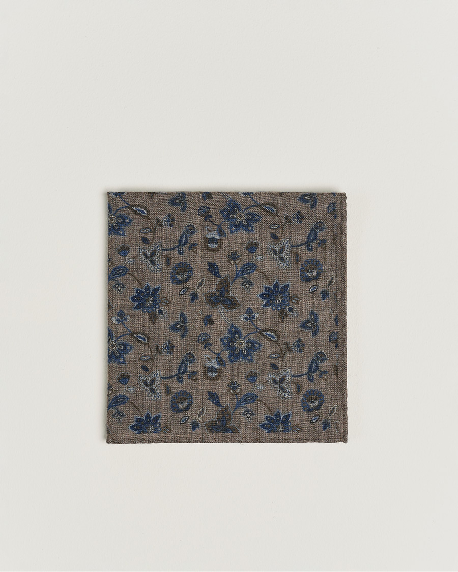 Hombres | Amanda Christensen Wool Flannel Printed Flower Pocket Square Brown | Amanda Christensen | Wool Flannel Printed Flower Pocket Square Brown