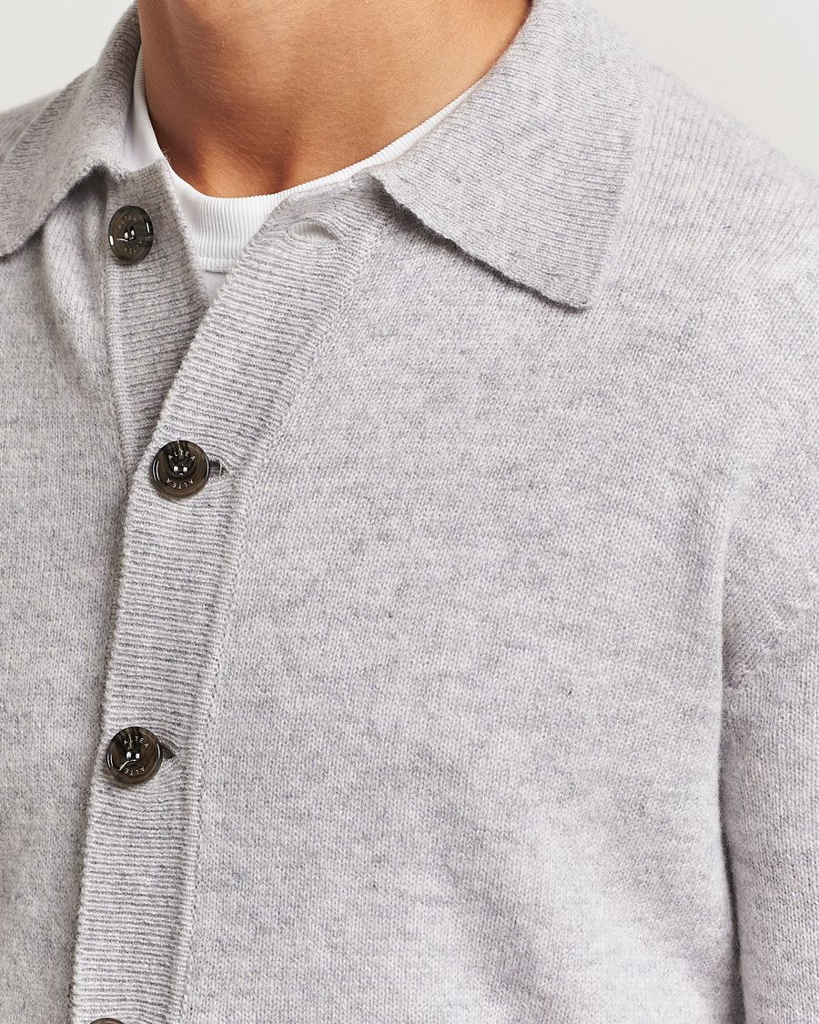 Hombres | Jerséis y prendas de punto | Altea | Shetland Collared Cardigan Light Grey