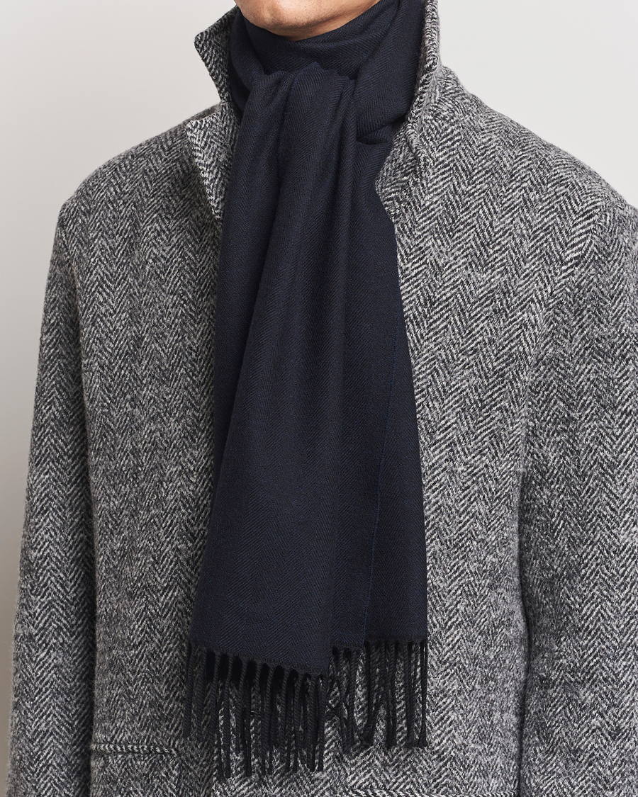 Hombres | Eton Merino Wool Herringbone Scarf Navy Blue | Eton | Merino Wool Herringbone Scarf Navy Blue