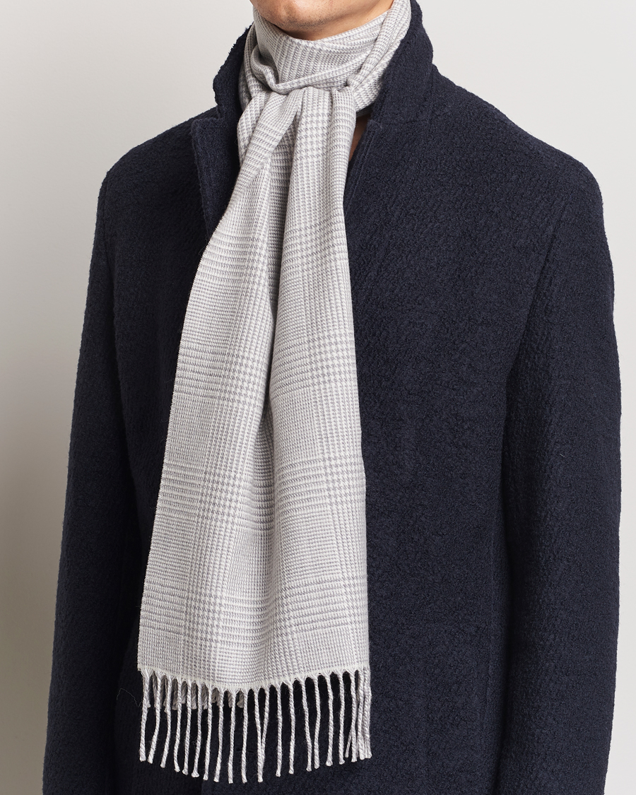 Hombres | Eton Merino Wool Prince Of Wales Scarf Grey | Eton | Merino Wool Prince Of Wales Scarf Grey