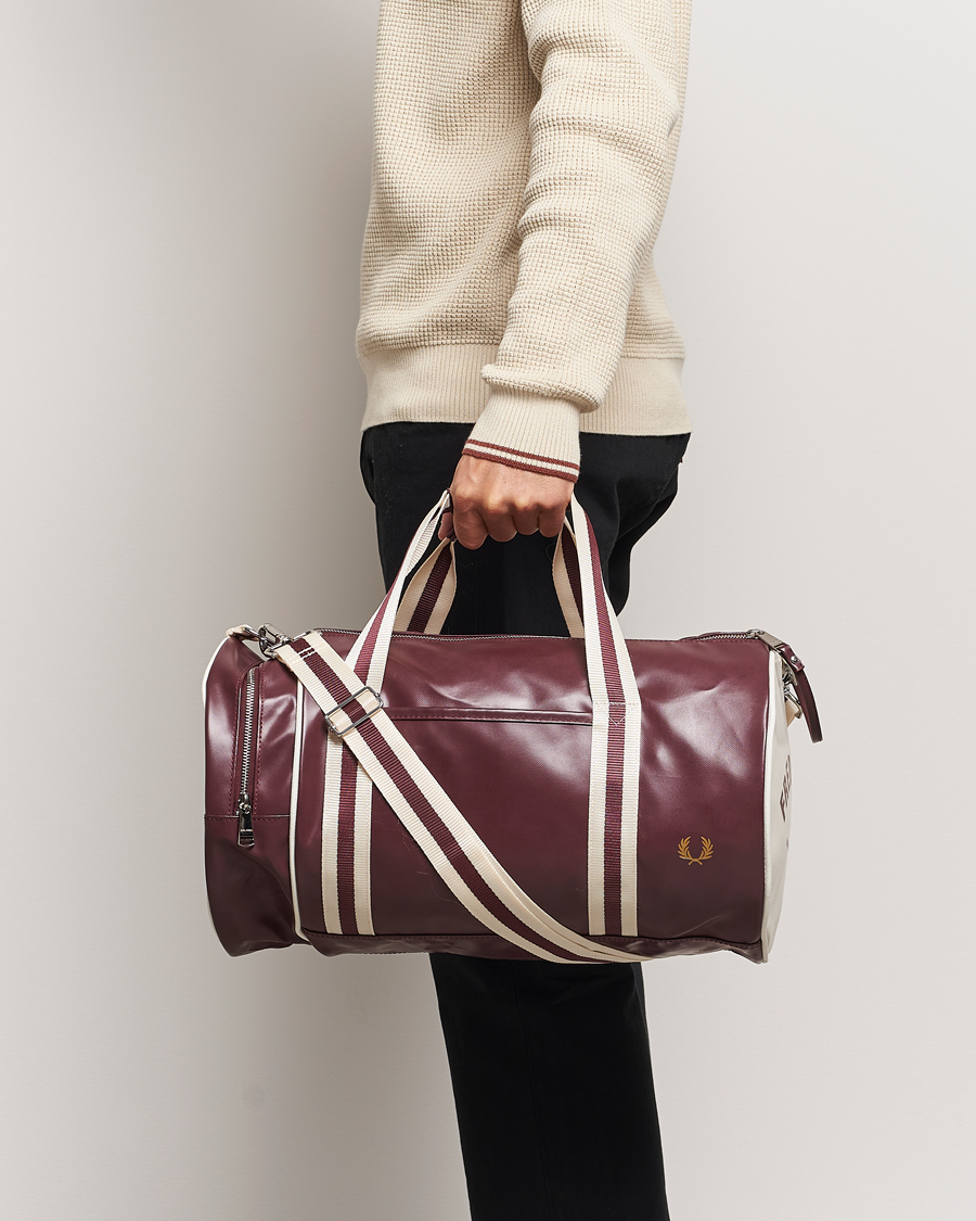 Hombres | Bolsos | Fred Perry | Fred PerryClassic Barrel BagOxblood/Ecru