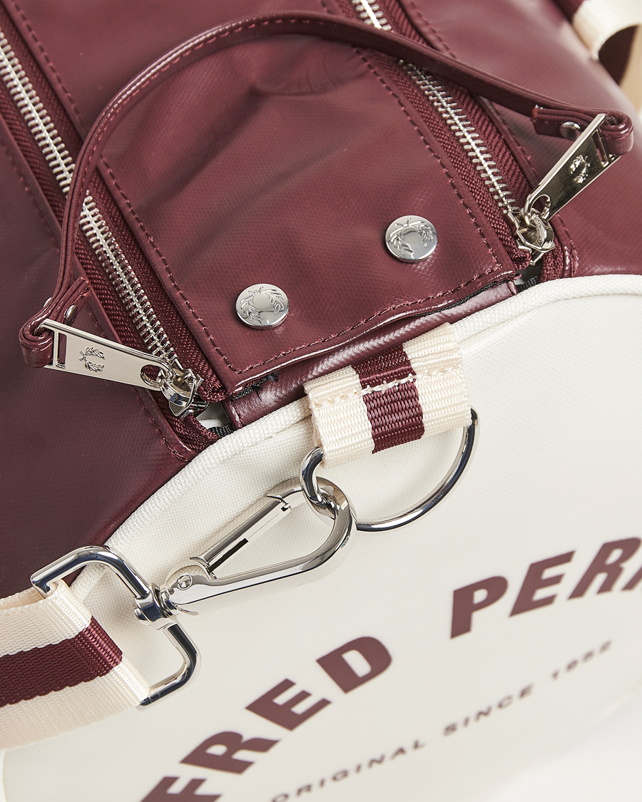 Hombres | Bolsos | Fred Perry | Fred PerryClassic Barrel BagOxblood/Ecru