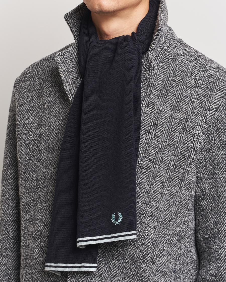 Hombres | Fred Perry Twin Tipped Merino Wool Scarf Navy | Fred Perry | Twin Tipped Merino Wool Scarf Navy