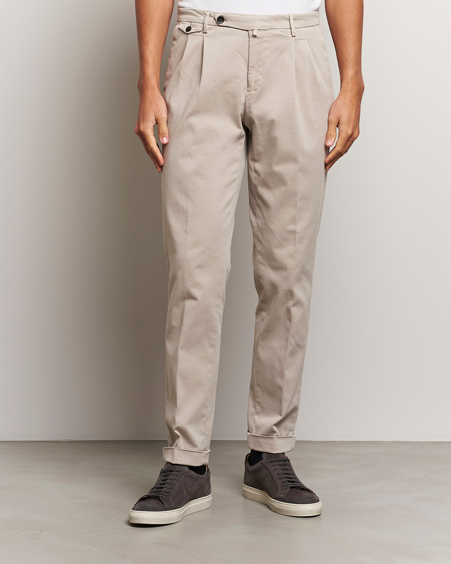 Hombres | Pantalones | Briglia 1949 | Easy Fit Pleated Cotton Stretch Chino Beige