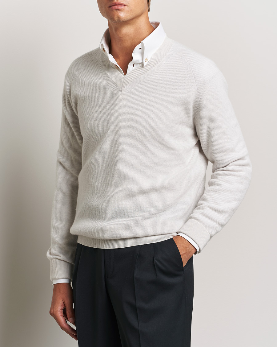 Hombres | Jerséis y prendas de punto | Brioni | Rib Cashmere V-Neck Sweater Light Grey